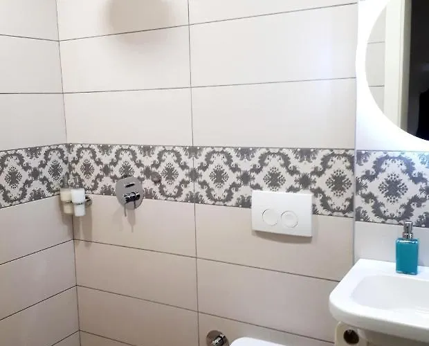 2v1 - Blloku Mac * Τίρανα